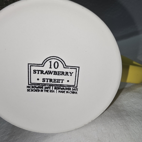 Strawberry Street Sunny Yellow Mug With Daises Oversized  Whimsical EUC - Picture 6 of 6